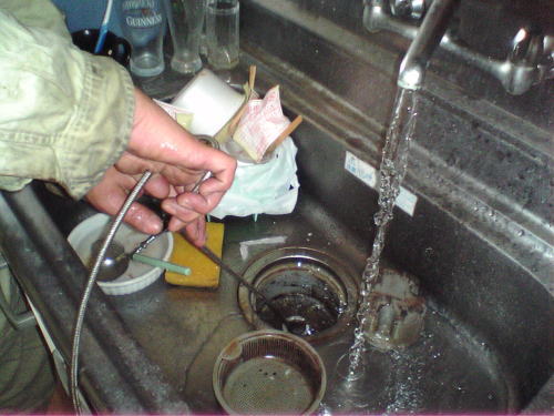 流し台排水管洗浄作業